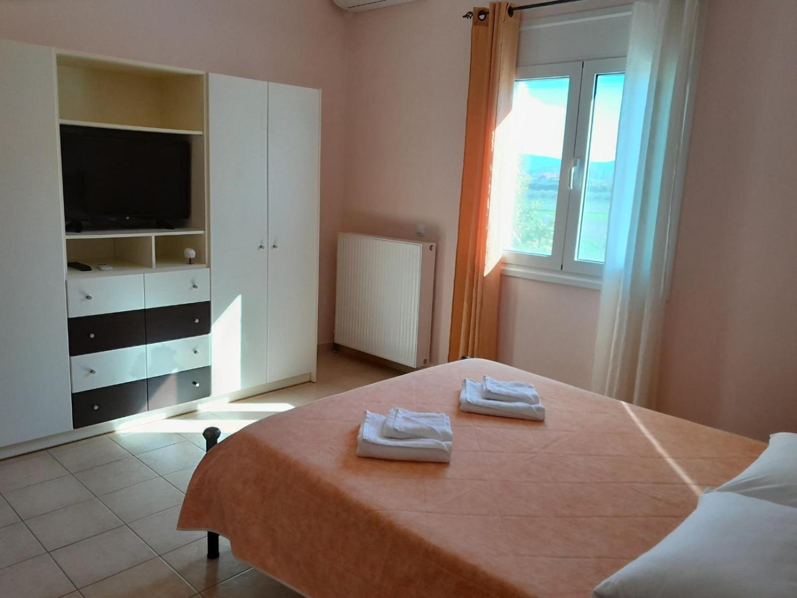 Omorfi Poli 120 Sqm Apartment Нафплион Екстериор снимка